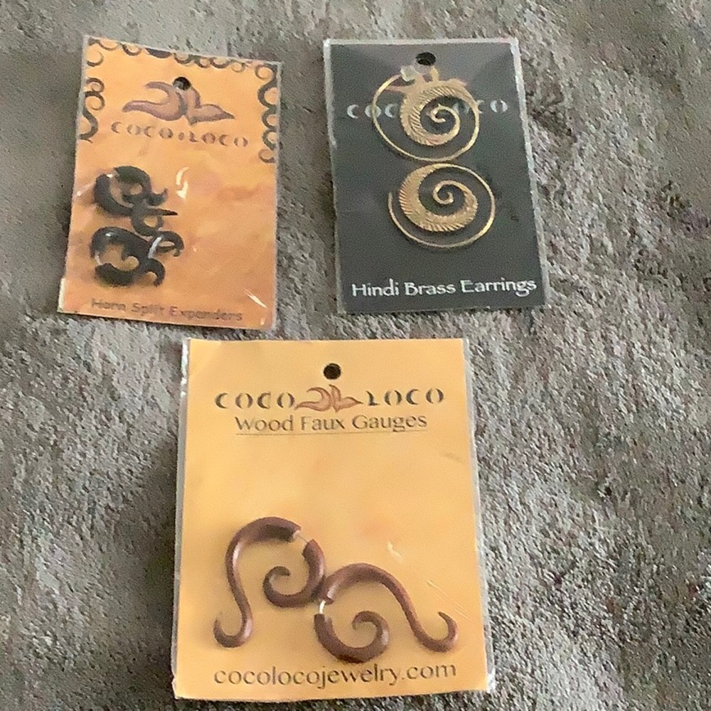 NWT Coco Loco set of 3 wood gauges, hem split expanders, brass earrings